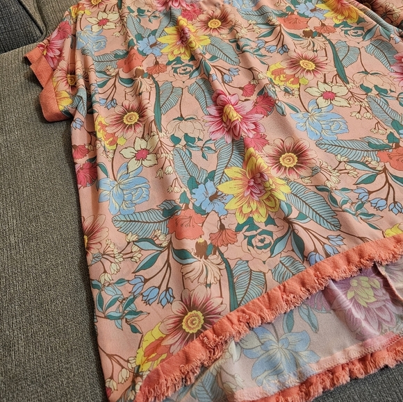 Umgee Pink Floral Print Sheer Coastal Oversized Top with Fringe Hem Size Medium - Picture 3 of 7